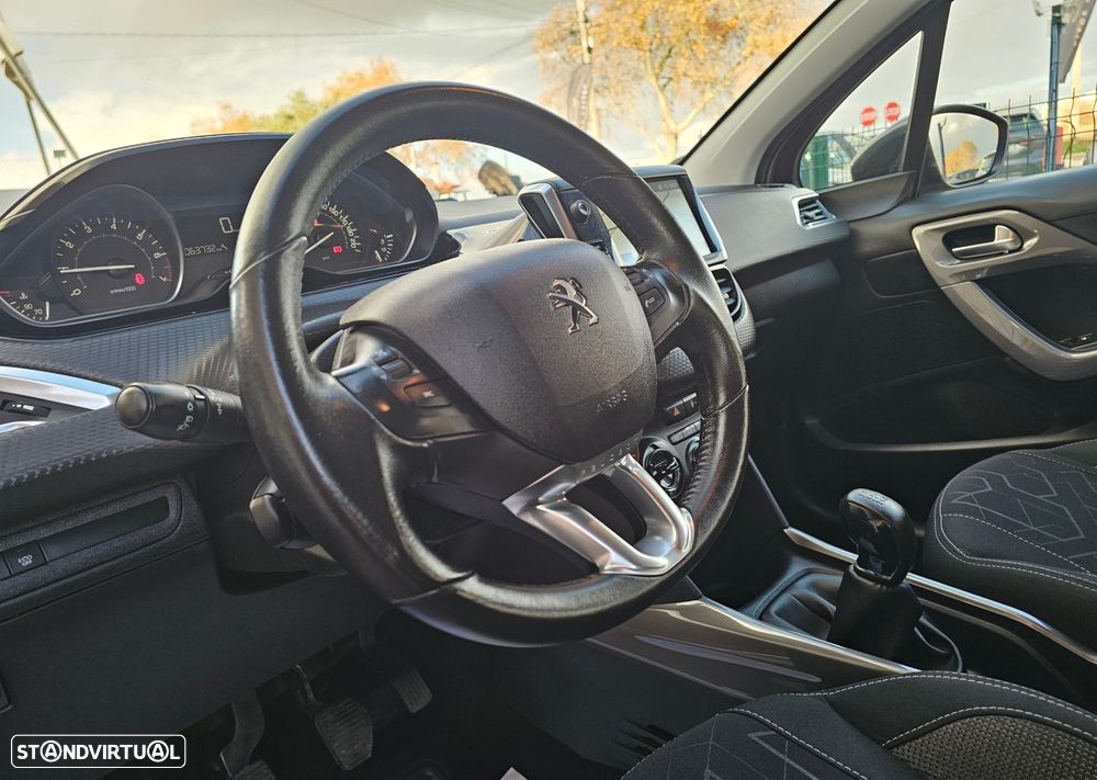 Peugeot 2008 1.2 PureTech Active - 19