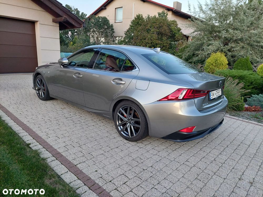 Lexus IS 300h F Sport - 4