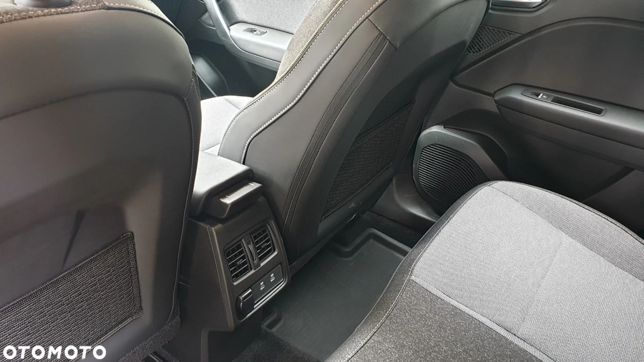 Renault Captur - 31