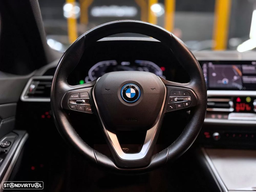 BMW 320 e Line Sport Auto — fotografia 10