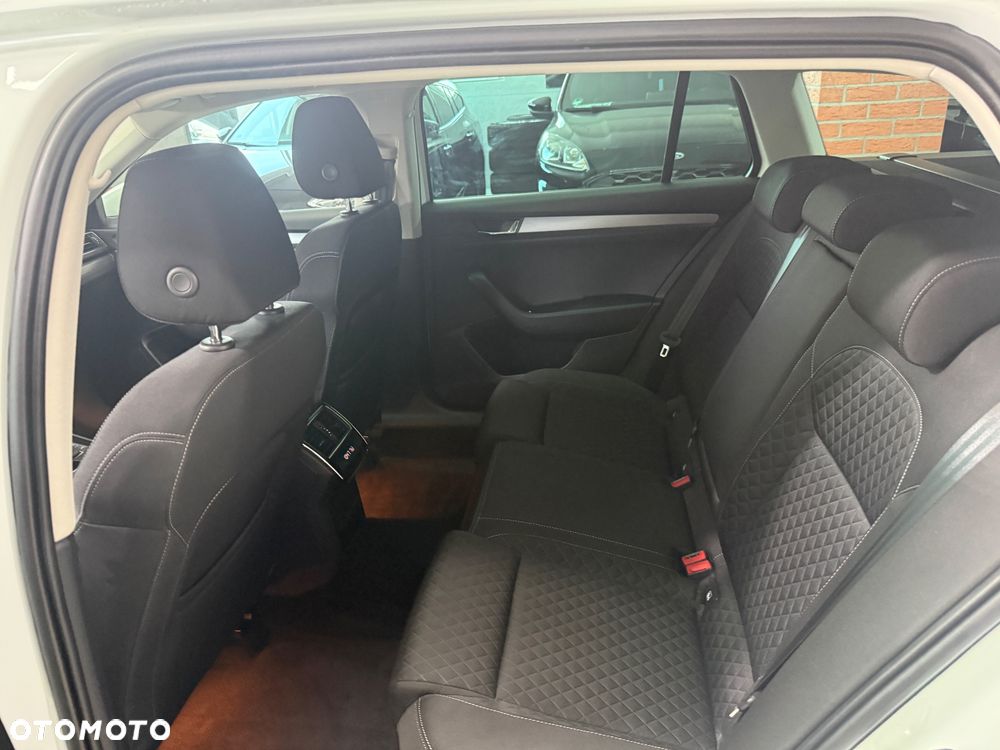 Skoda Superb 2.0 TDI DSG Premium Edition - 16