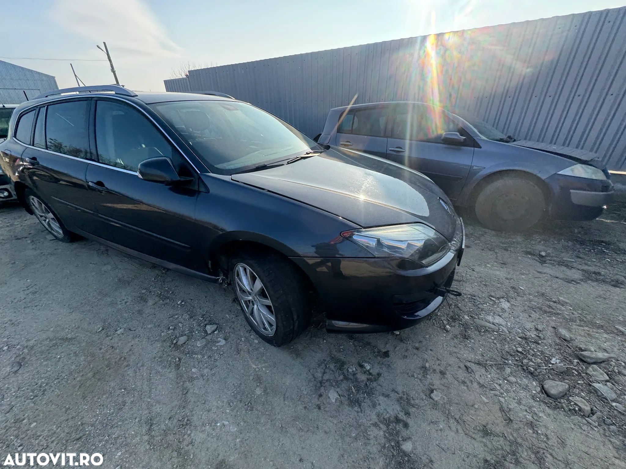 Dezmembram Renault Laguna 3 2.0 dci 2011 combi - 1