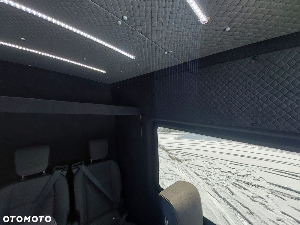 Mercedes-Benz Sprinter - 24