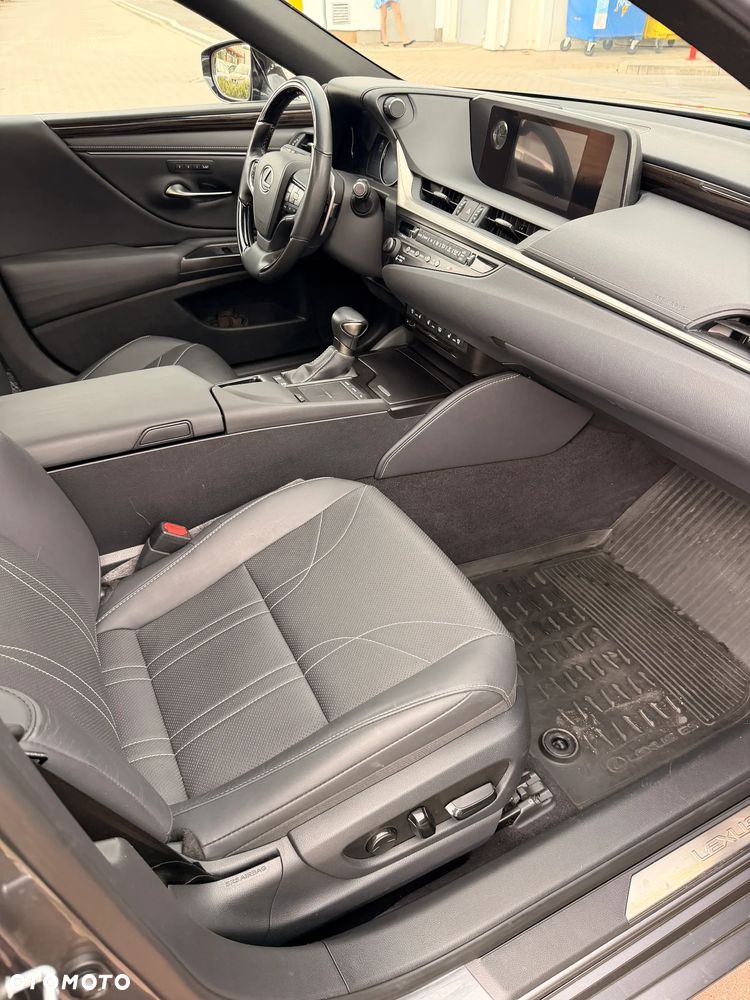 Lexus ES 300h Prestige - 10