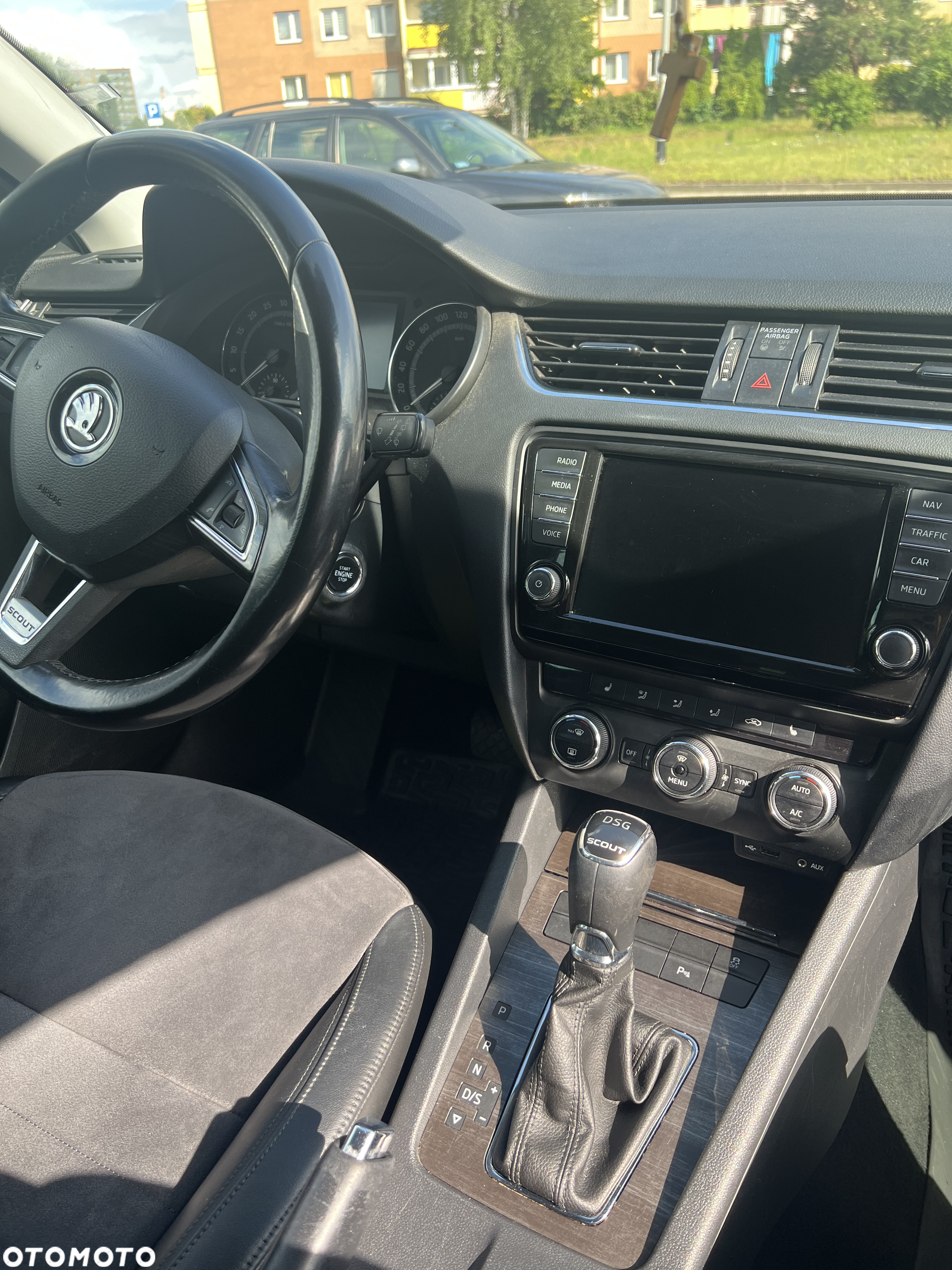 Skoda Octavia Scout 2.0 TDI 4x4 DSG - 26
