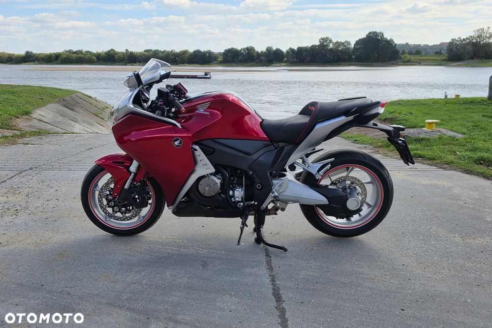 Honda VFR - 3