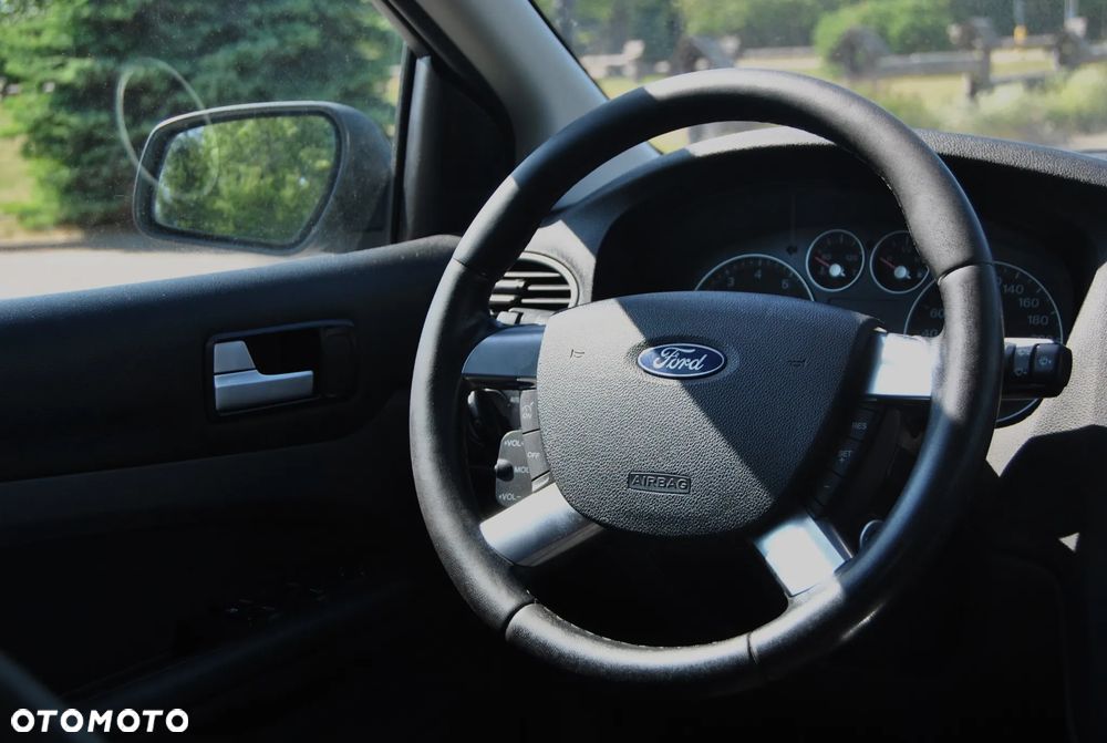 Ford Focus 1.6 Ghia - 10
