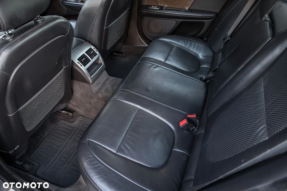 Jaguar XF 4.2 Super V8 - 14