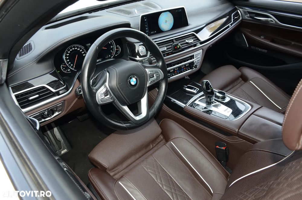 BMW Seria 7 750i xDrive - 14