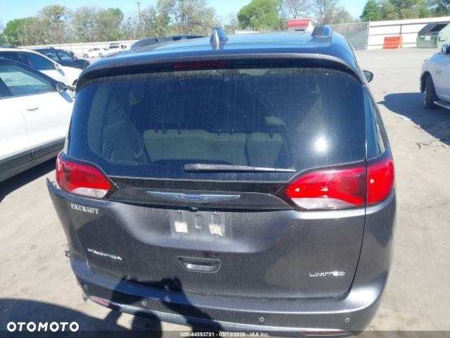 Chrysler Pacifica - 8