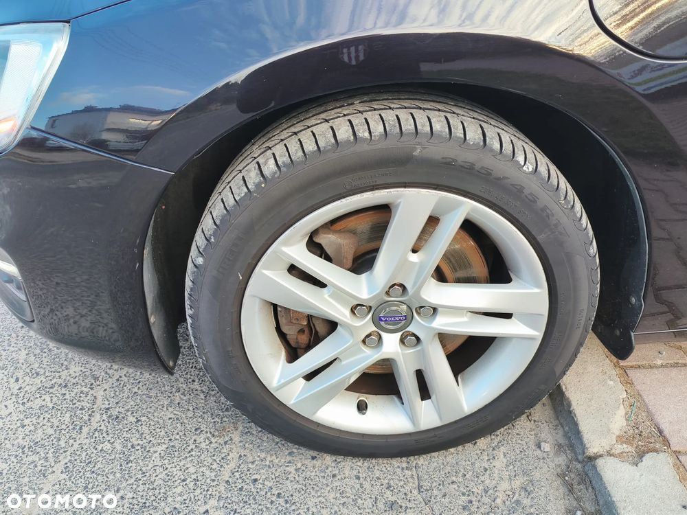 Volvo V60 D6 AWD Plug-in Hybrid R-Design Momentum - 31