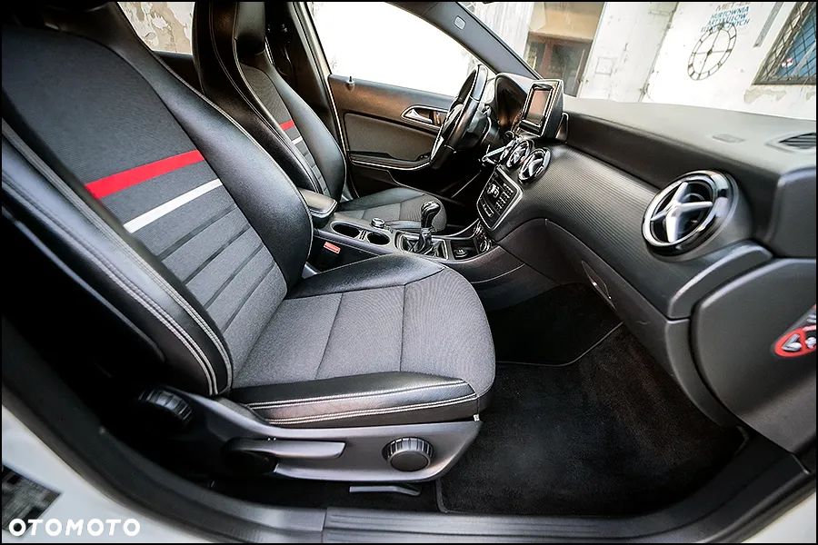 Mercedes-Benz Klasa A 180 (BlueEFFICIENCY) Urban - 33