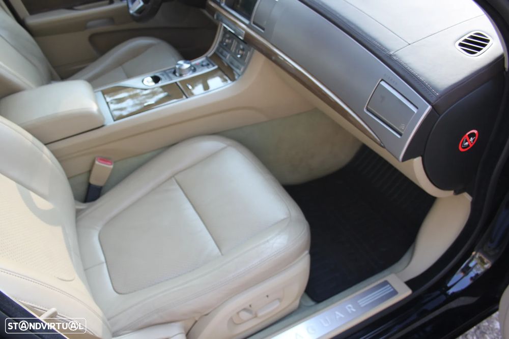 Jaguar XF 3.0 D V6 S Premium Luxury - 24