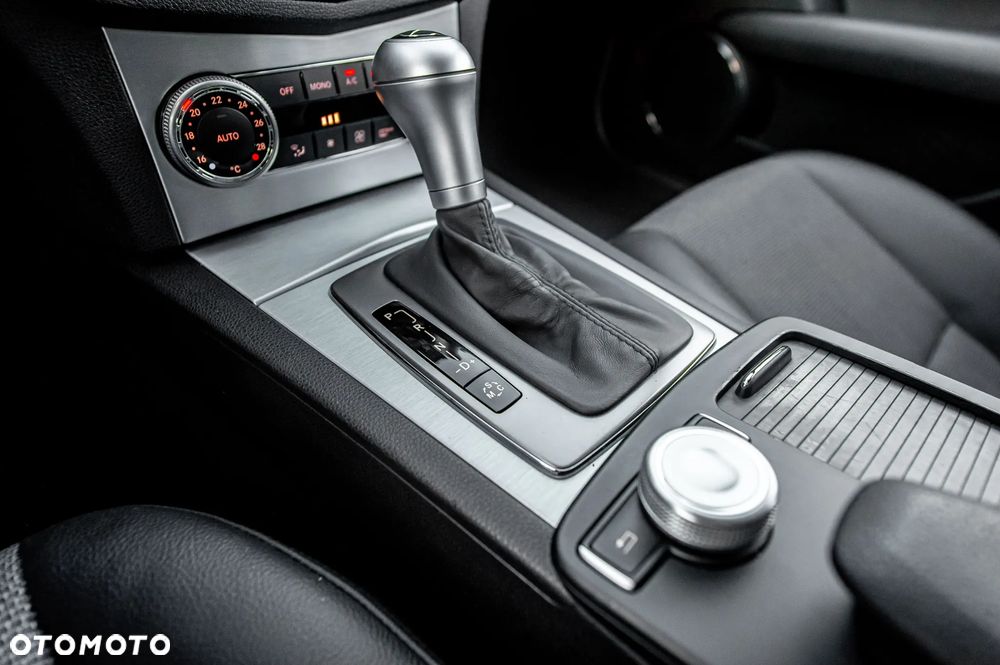 Mercedes-Benz Klasa C 200 7G-TRONIC Avantgarde Edition - 36