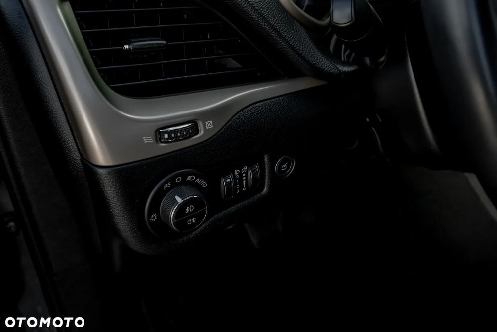 Jeep Cherokee - 21