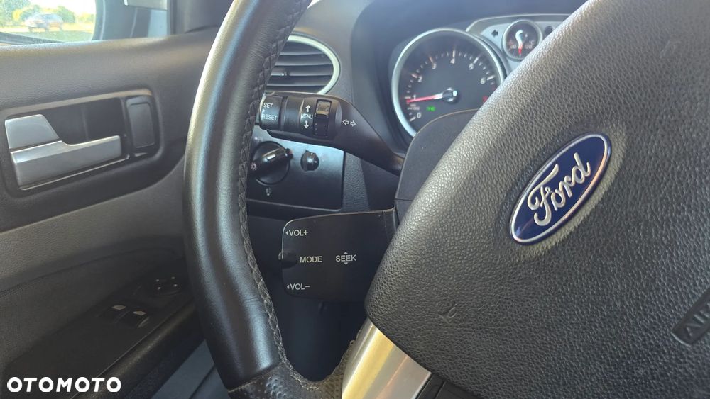 Ford Focus 1.6 Ti-VCT Sport - 36