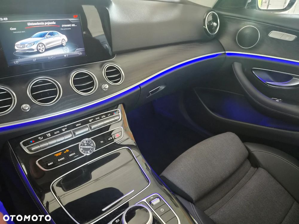 Mercedes-Benz Klasa E 200 4Matic 9G-TRONIC Avantgarde - 22