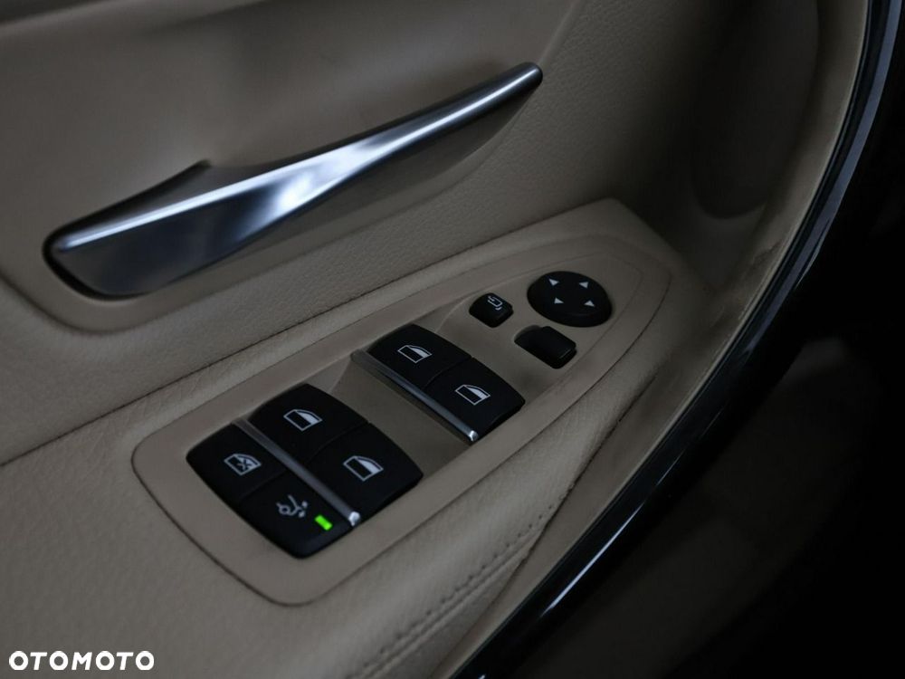 BMW Seria 3 320d Luxury Line - 36
