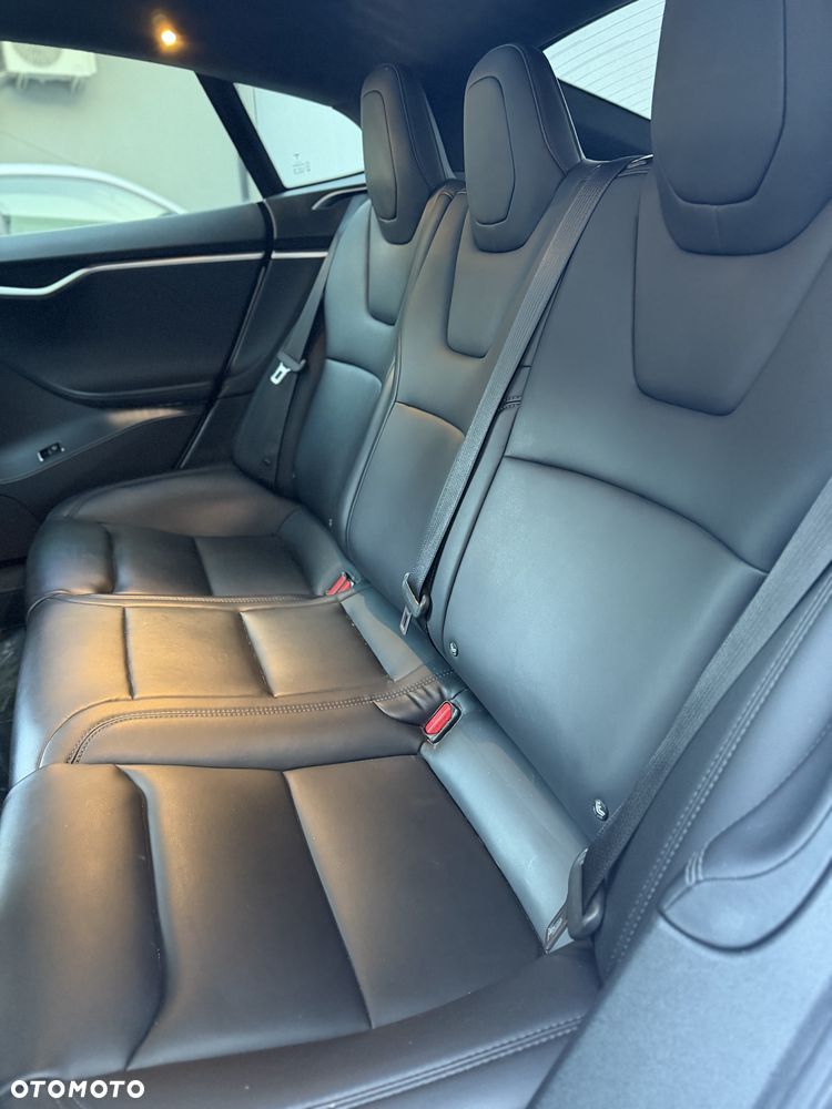 Tesla Model S - 6
