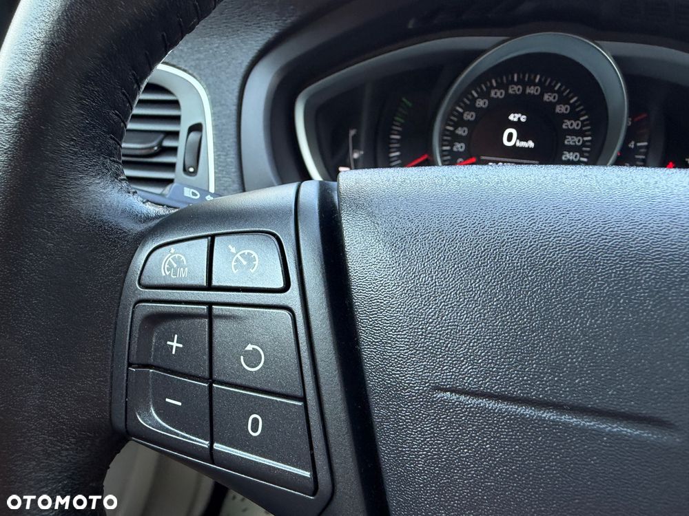 Volvo V40 D3 Momentum - 31