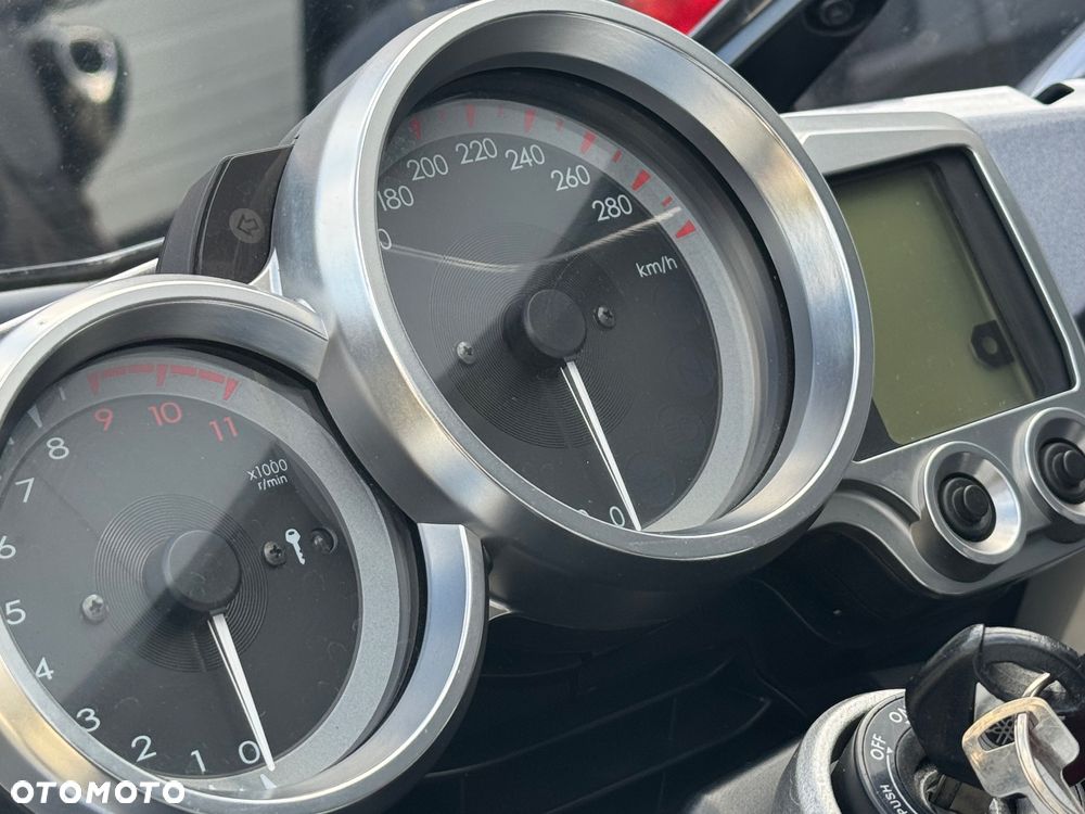 Yamaha FJR - 37