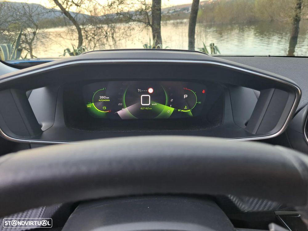 Peugeot 2008 1.5 BlueHDi Allure Pack EAT8 - 21