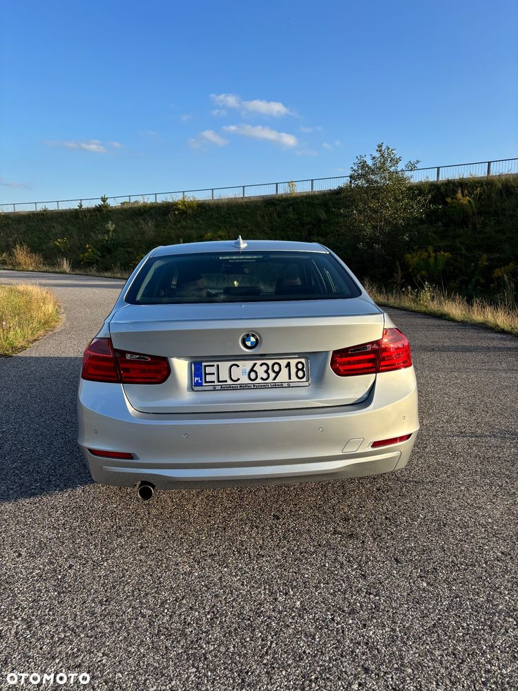 BMW Seria 3 318d Sport Line - 4