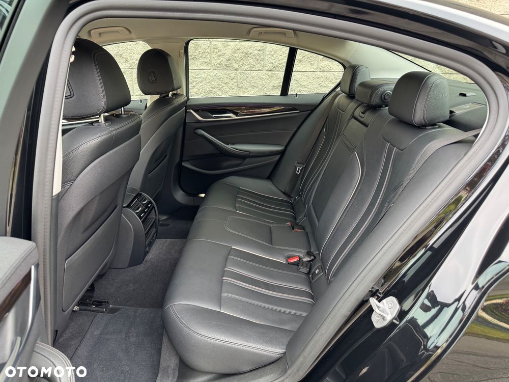 BMW Seria 5 518d Luxury Line - 30