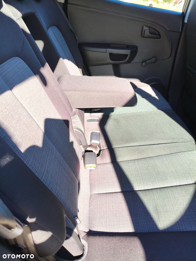 Kia Venga 1.4 CVVT Black Collection - 6