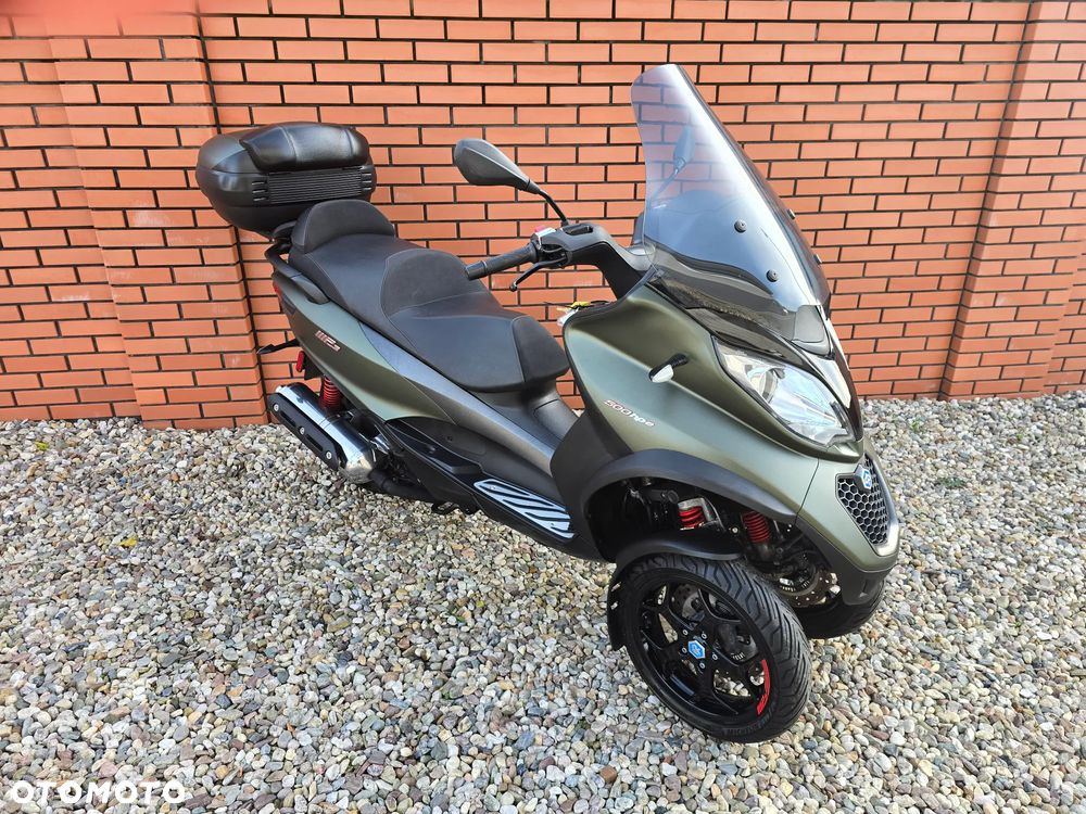 Piaggio MP-3 - 4