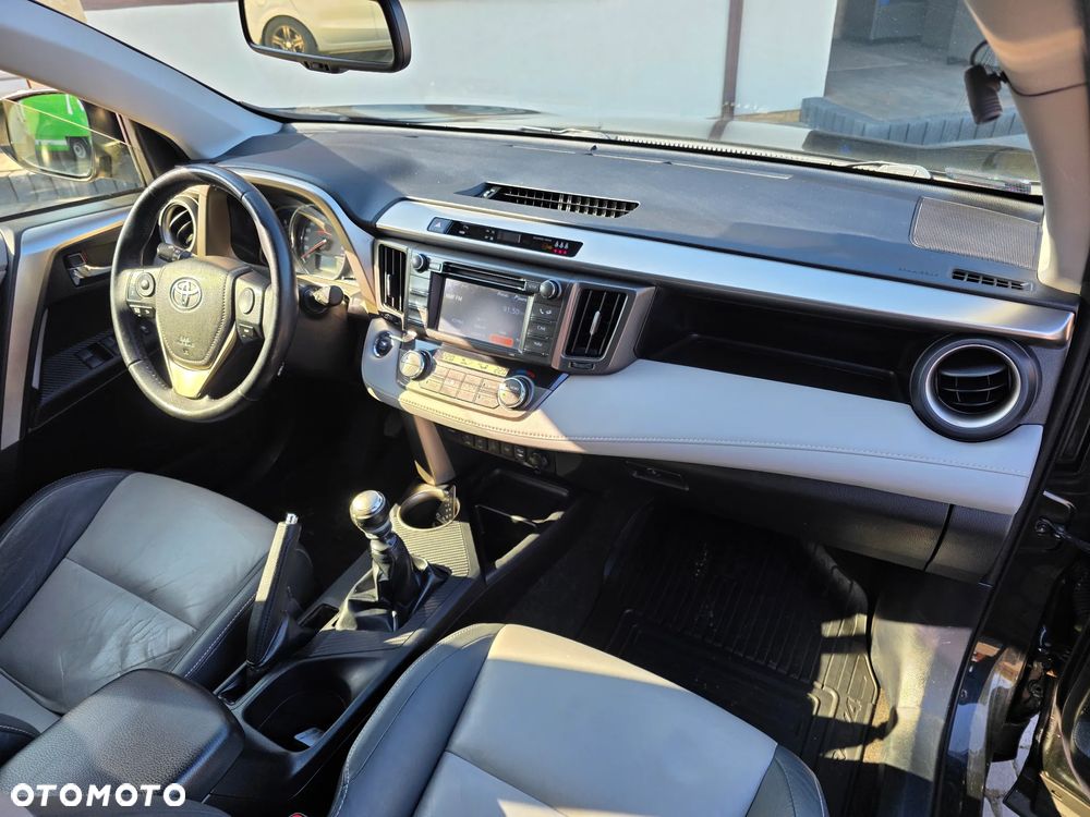 Toyota RAV4 2.2 D-4D Premium - 14