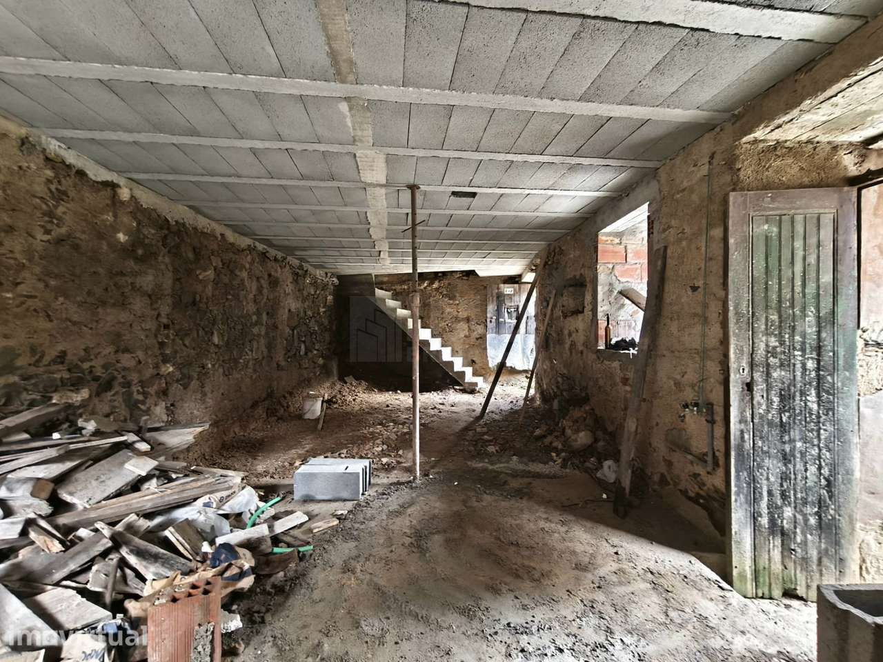 Moradia c/ Projecto de Recuperação - Roxo - 15 min de Coimbra - Grande imagem: 5/16