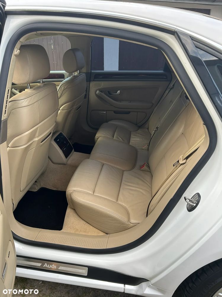 Audi A8 4.2 Quattro - 14