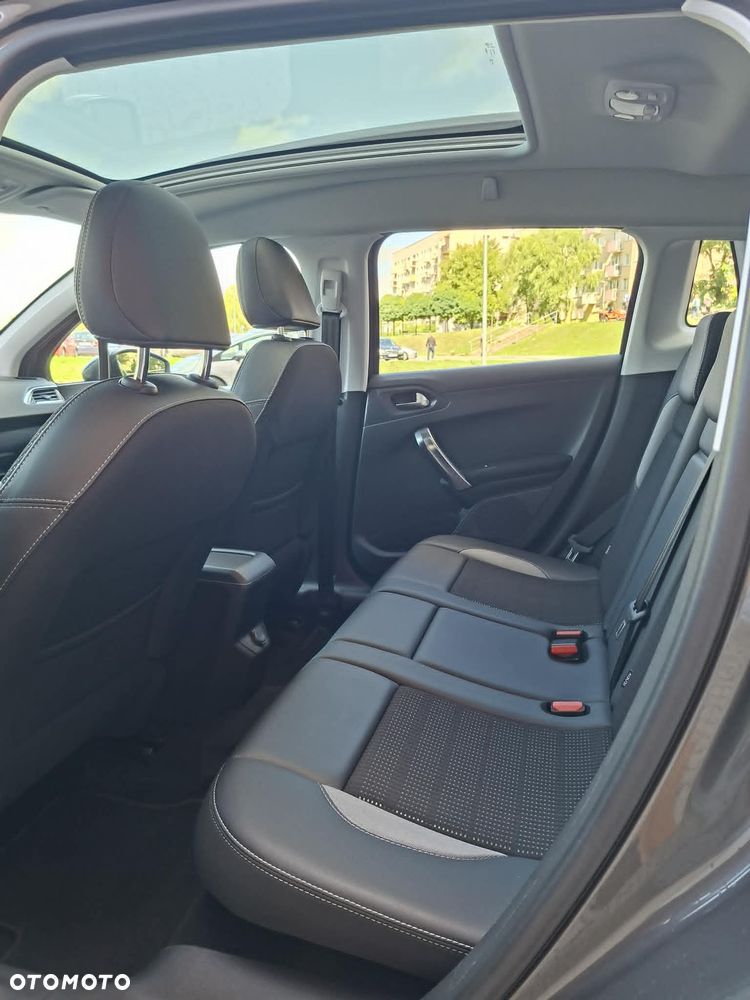 Peugeot 2008 BlueHDi 100 STOP & START Allure - 11