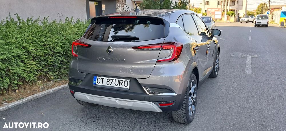 Renault Captur TCe 140 EDC GPF R.S. LINE - 4
