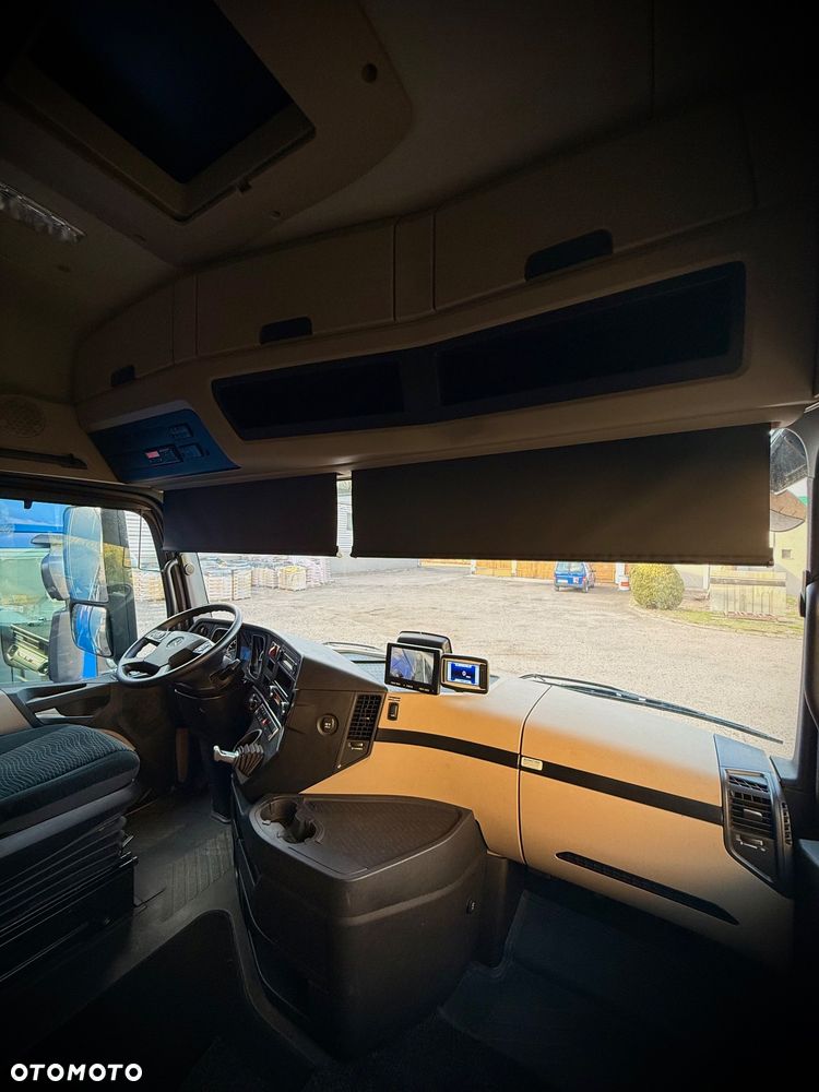 Mercedes-Benz Actros - 8
