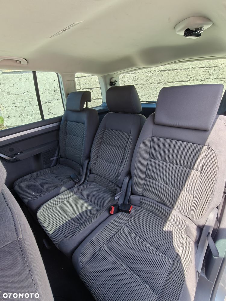 Volkswagen Touran - 19