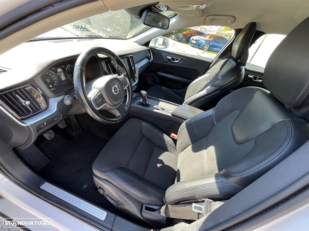 Volvo V60 2.0 D3 Momentum Plus - 26