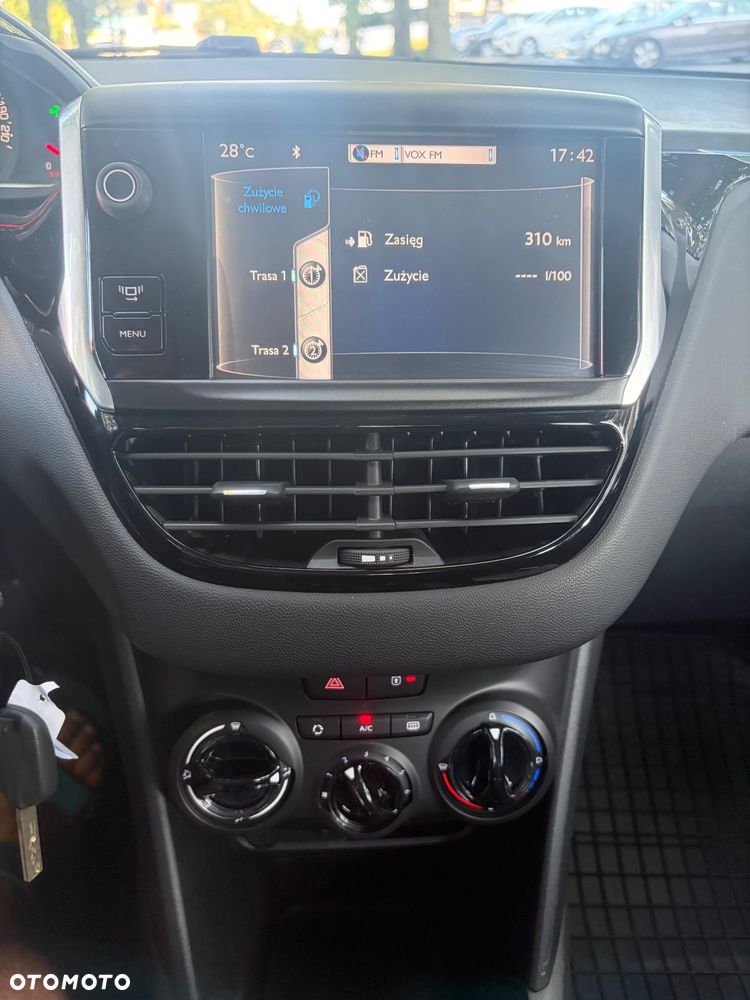 Peugeot 208 95 VTI Allure - 32