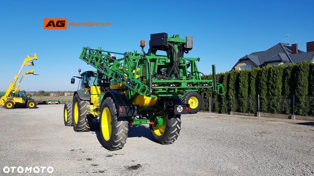 John Deere 824 - 8