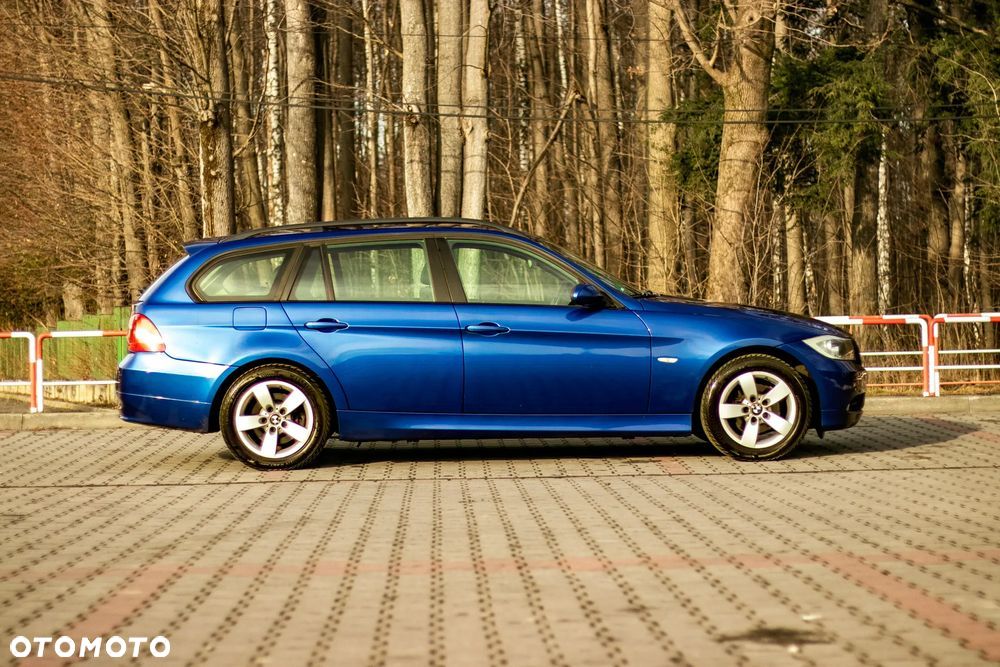 BMW Seria 3 318i - 5