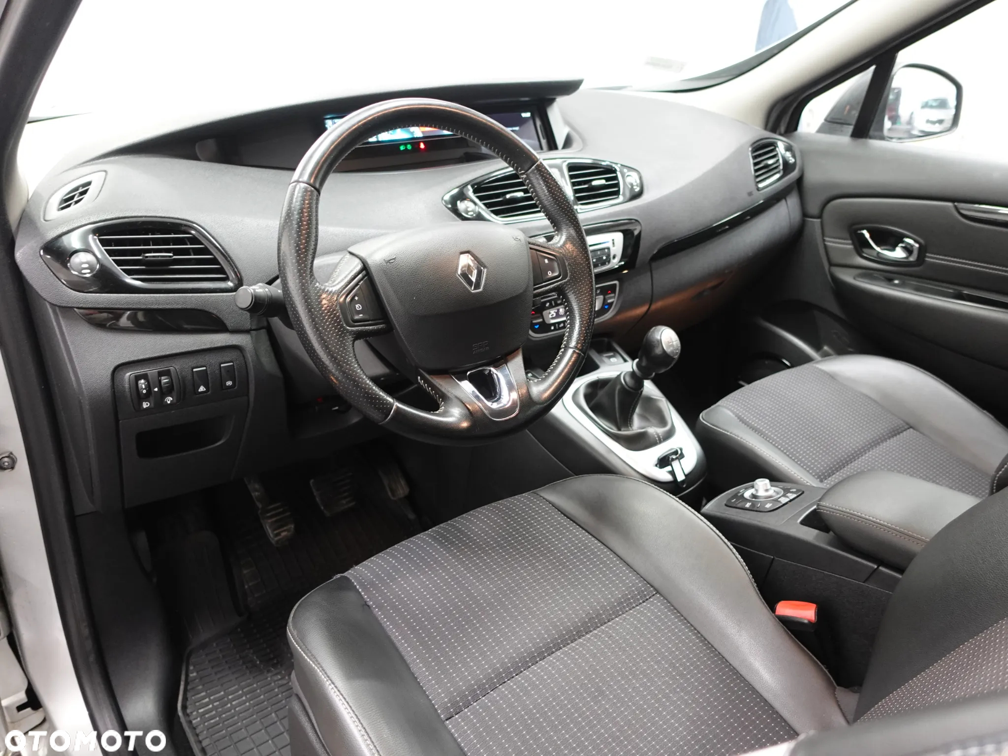 Renault Scenic ENERGY TCe 115 Bose Edition - 22