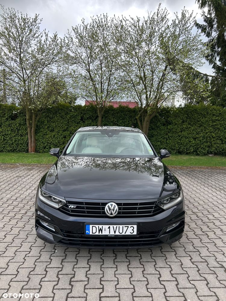 Volkswagen Passat - 1