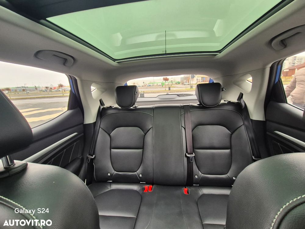 MG ZS EV Luxury - 12