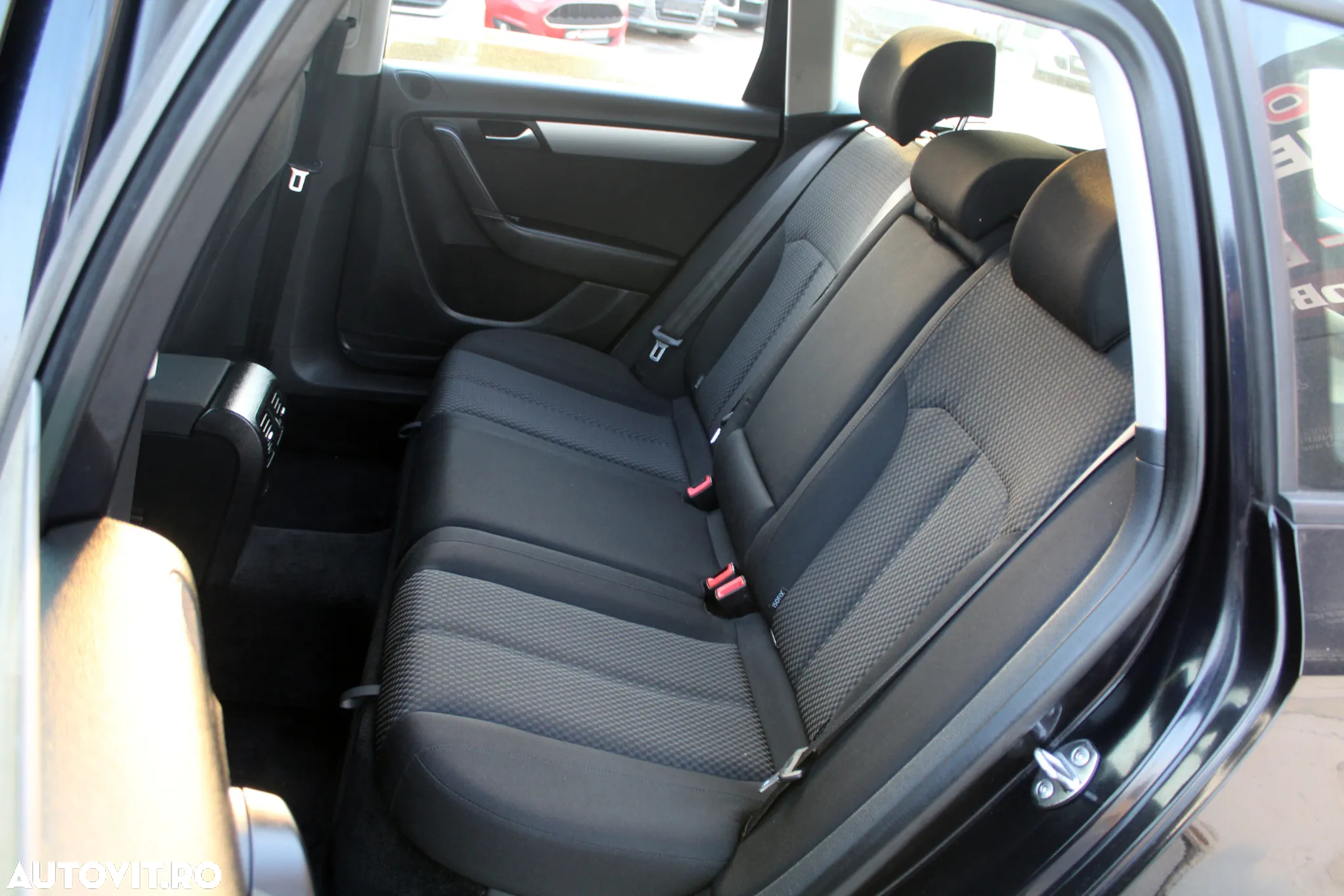 Volkswagen Passat Variant 1.6 TDI BlueMotion Technology Comfortline - 10