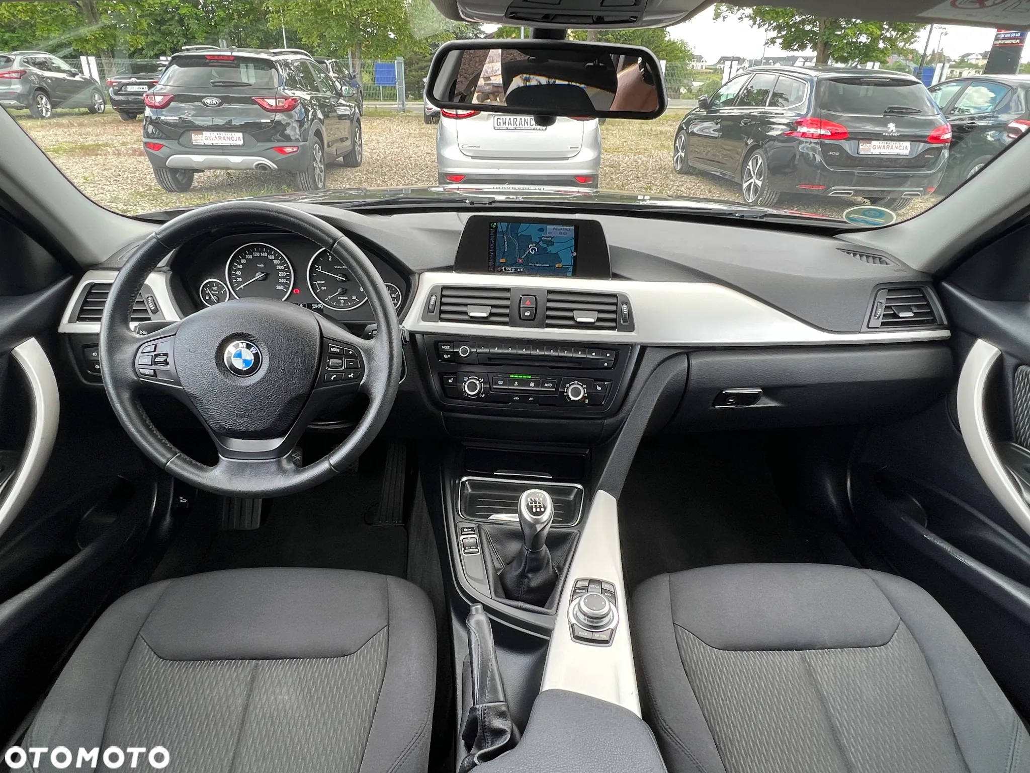 BMW Seria 3 318d Touring - 17