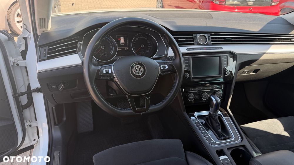 Volkswagen Passat - 16
