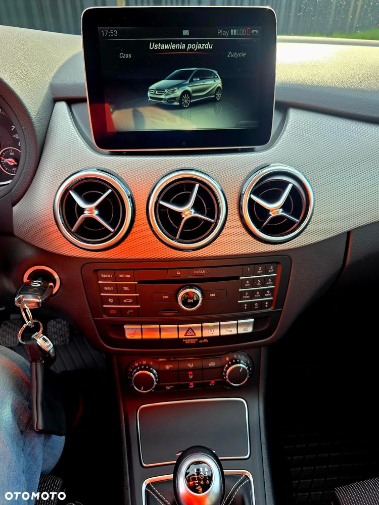 Mercedes-Benz Klasa B 200 UrbanStyle Edition - 25