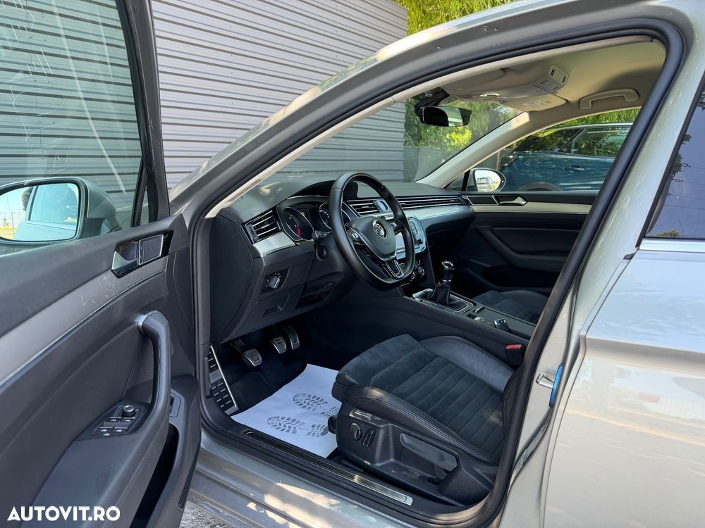 Volkswagen Passat 2.0 TDI DSG Highline - 13