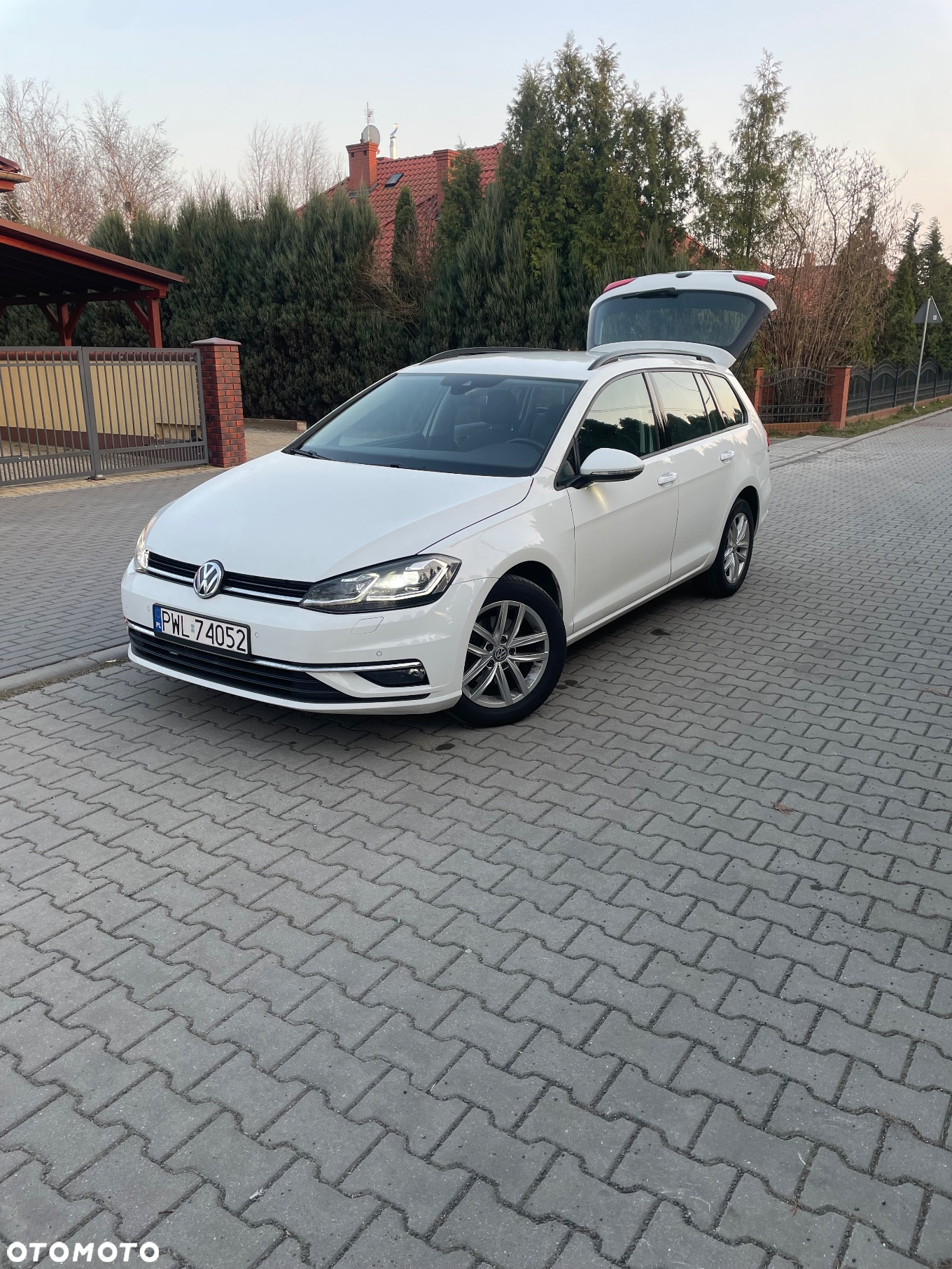 Volkswagen Golf 1.6 TDI BlueMotion Technology Comfortline - 21